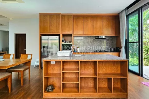 Casa de 3 dormitorios en Nai Harn Beach, Tailandia № 131642 - foto 10