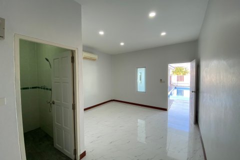 Casa de 4 dormitorios en Hua Hin, Tailandia № 125399 - foto 14