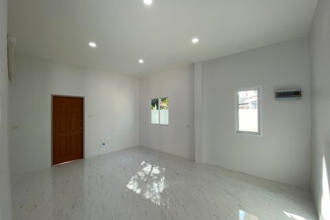 Casa de 4 dormitorios en Hua Hin, Tailandia № 125399 - foto 8