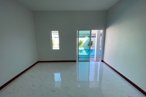 Casa de 4 dormitorios en Hua Hin, Tailandia № 125399 - foto 10