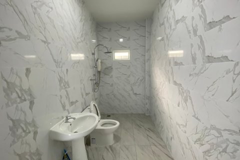 Casa de 4 dormitorios en Hua Hin, Tailandia № 125399 - foto 13