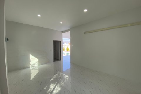 Casa de 4 dormitorios en Hua Hin, Tailandia № 125399 - foto 9