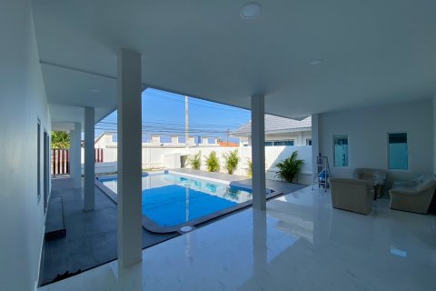 Casa de 4 dormitorios en Hua Hin, Tailandia № 125399 - foto 7