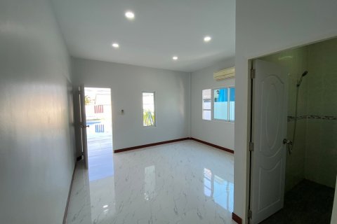 Casa de 4 dormitorios en Hua Hin, Tailandia № 125399 - foto 11