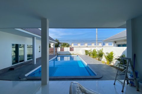 Casa de 4 dormitorios en Hua Hin, Tailandia № 125399 - foto 6