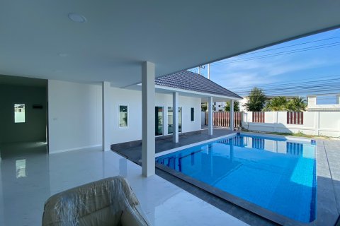 Casa de 4 dormitorios en Hua Hin, Tailandia № 125399 - foto 4
