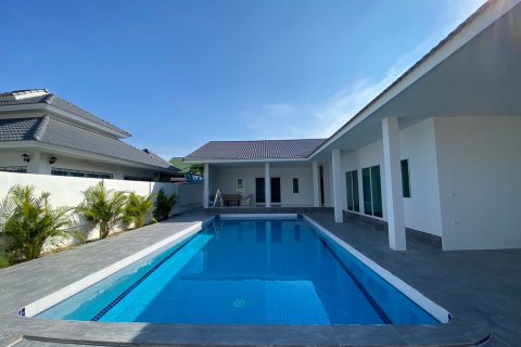 Casa de 4 dormitorios en Hua Hin, Tailandia № 125399 - foto 2