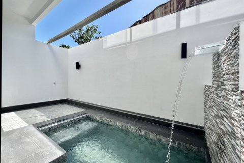 Reihenhaus in Pattaya, Thailand 4 Schlafzimmer № 104633 - Foto 12