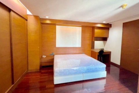 Condominio de 4 dormitorios en Khlong Toei, Bangkok, Tailandia № 132737 - foto 4