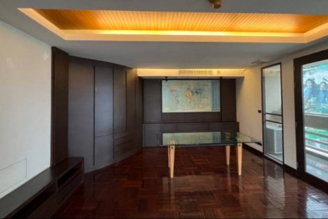 Condominio de 4 dormitorios en Khlong Toei, Bangkok, Tailandia № 132737 - foto 2