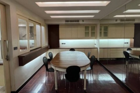 Condominio de 4 dormitorios en Khlong Toei, Bangkok, Tailandia № 132737 - foto 5