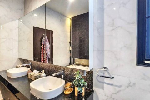 Chalet de 5 dormitorios en Khlong Toei, Bangkok, Tailandia № 132741 - foto 8