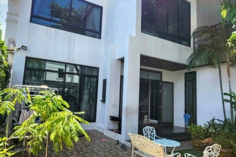 Villa in Khlong Toei, Bangkok, Thailand 5 Schlafzimmer № 132741