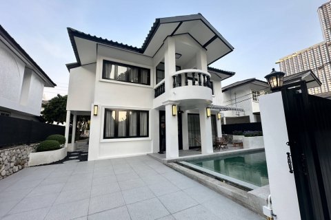 Casa de 5 dormitorios en Pattaya, Tailandia № 120301 - foto 3