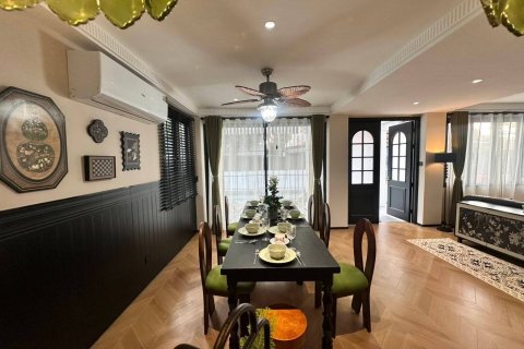 Casa de 5 dormitorios en Pattaya, Tailandia № 120301 - foto 9