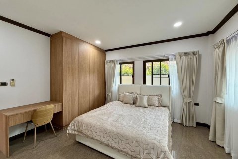 Casa de 3 dormitorios en Bang Lamung, Tailandia № 120300 - foto 3