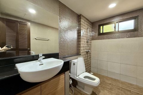 Casa de 3 dormitorios en Bang Lamung, Tailandia № 120300 - foto 9