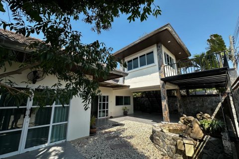 Casa de 3 dormitorios en Pattaya, Tailandia № 120302 - foto 4