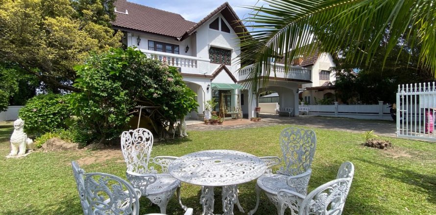 Casa de 4 dormitorios en Chiang Mai, Tailandia № 126166