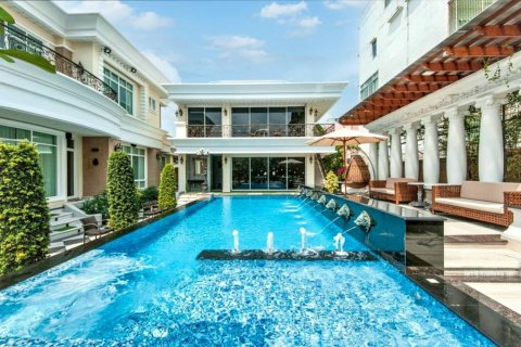 Casa de 5 dormitorios en Bangkok, Tailandia № 124755 - foto 4