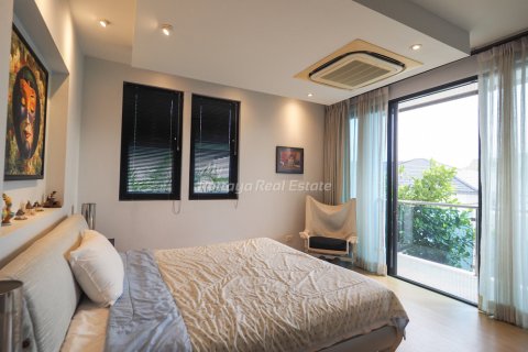 Casa de 3 dormitorios en Pattaya, Tailandia № 83768 - foto 15