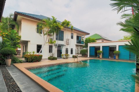 Casa de 3 dormitorios en Pattaya, Tailandia № 83768