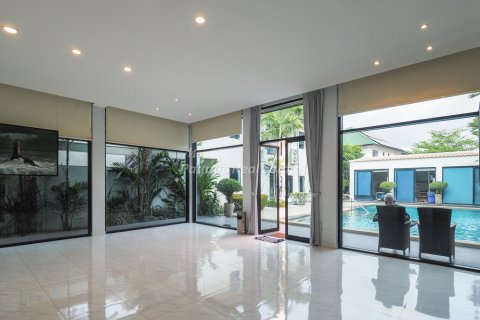 Casa de 3 dormitorios en Pattaya, Tailandia № 83768 - foto 11