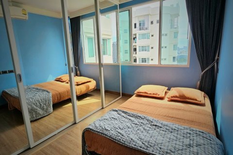 Condominio de 3 dormitorios en Huai Khwang, Bangkok, Tailandia № 123870 - foto 19