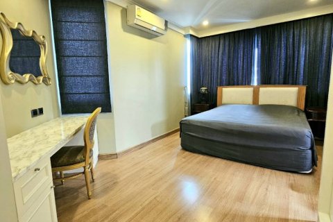 Condominio de 3 dormitorios en Huai Khwang, Bangkok, Tailandia № 123870 - foto 27