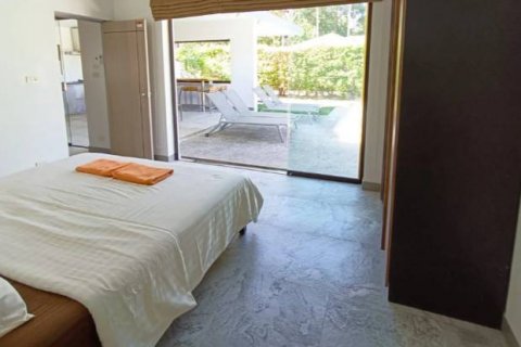 Chalet de 3 dormitorios en Ko Samui, Tailandia № 123800 - foto 11