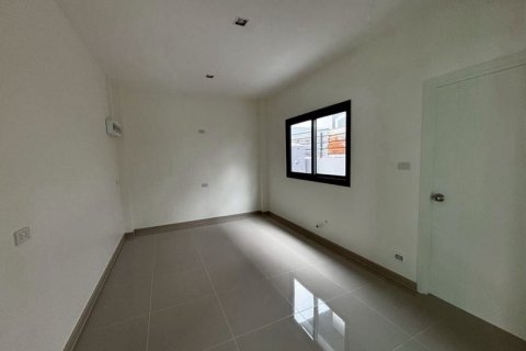 Casa de 4 dormitorios en Pattaya, Tailandia № 125626 - foto 6
