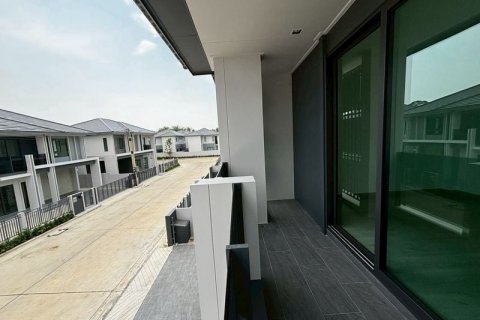 Casa de 4 dormitorios en Pattaya, Tailandia № 125626 - foto 11