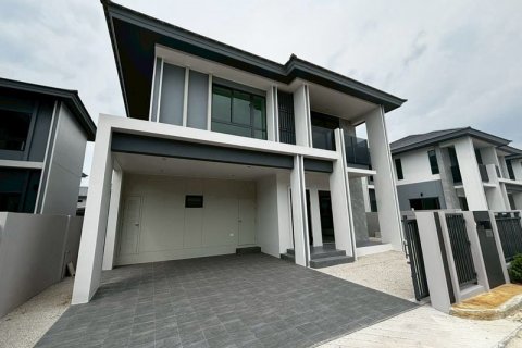 Casa de 4 dormitorios en Pattaya, Tailandia № 125626