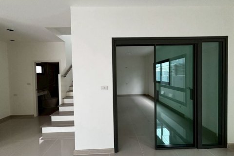 Casa de 4 dormitorios en Pattaya, Tailandia № 125626 - foto 5