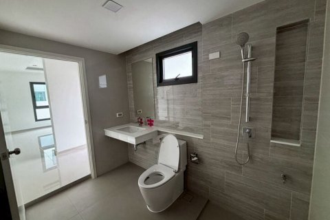 Casa de 4 dormitorios en Pattaya, Tailandia № 125626 - foto 7