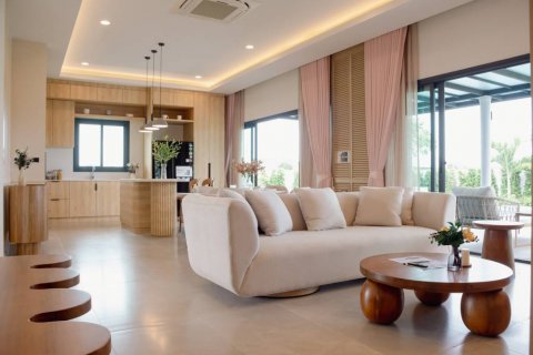 Chalet de 3 dormitorios en Hua Hin, Tailandia № 125851 - foto 8