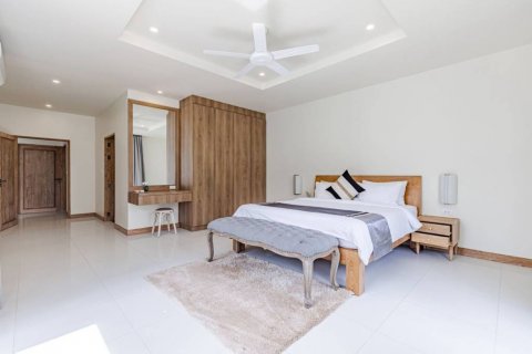 Chalet de 4 dormitorios en Phuket, Tailandia № 125856 - foto 9