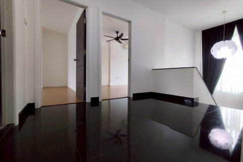 Casa de 3 dormitorios en Pattaya, Tailandia № 126532 - foto 12