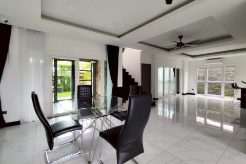 Casa de 3 dormitorios en Pattaya, Tailandia № 126532 - foto 4