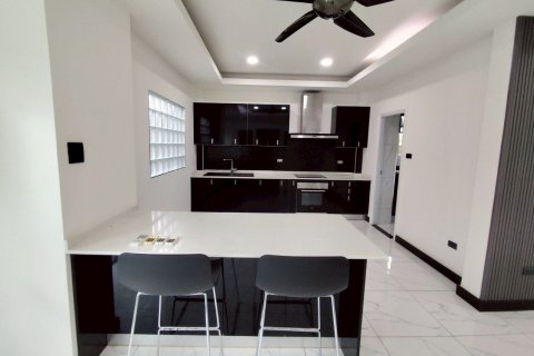 Casa de 3 dormitorios en Pattaya, Tailandia № 126532 - foto 7