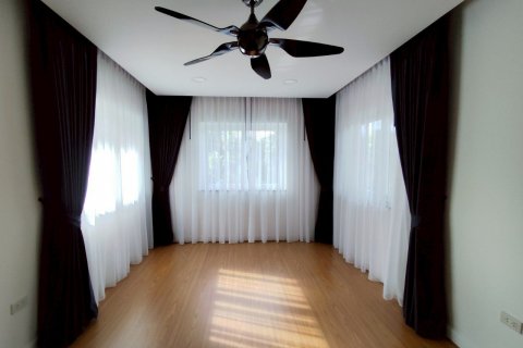 Casa de 3 dormitorios en Pattaya, Tailandia № 126532 - foto 17