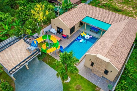 Haus in Chon Buri, Thailand 4 Schlafzimmer № 126529