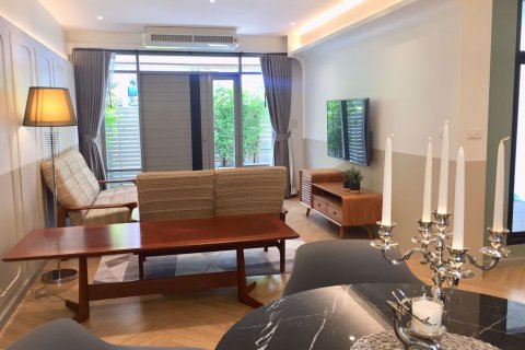 Casa de 3 dormitorios en Watthana, Bangkok, Tailandia № 76161 - foto 2