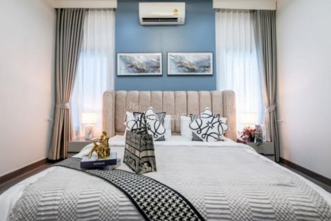 Casa de 4 dormitorios en Pattaya, Tailandia № 123494 - foto 14