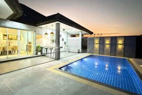 Casa de 4 dormitorios en Pattaya, Tailandia № 123494 - foto 2