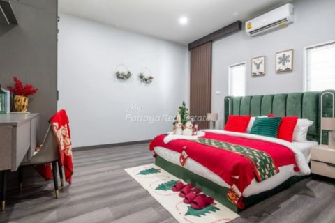 Casa de 4 dormitorios en Pattaya, Tailandia № 123494 - foto 15