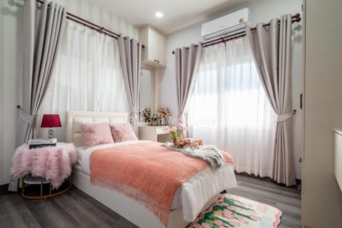 Casa de 4 dormitorios en Pattaya, Tailandia № 123494 - foto 13