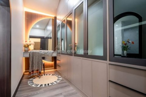 Casa de 4 dormitorios en Pattaya, Tailandia № 123494 - foto 9