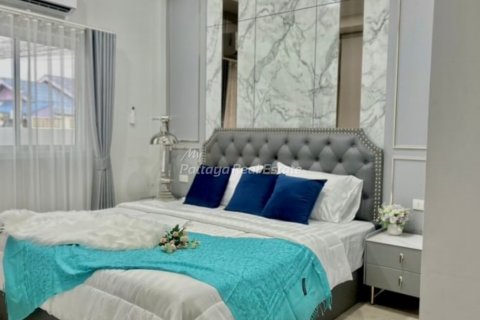 Casa de 3 dormitorios en Bang Lamung, Tailandia № 123495 - foto 6
