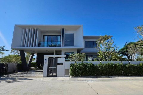 Chalet de 3 dormitorios en Gloria villas, Pattaya, Tailandia № 84991